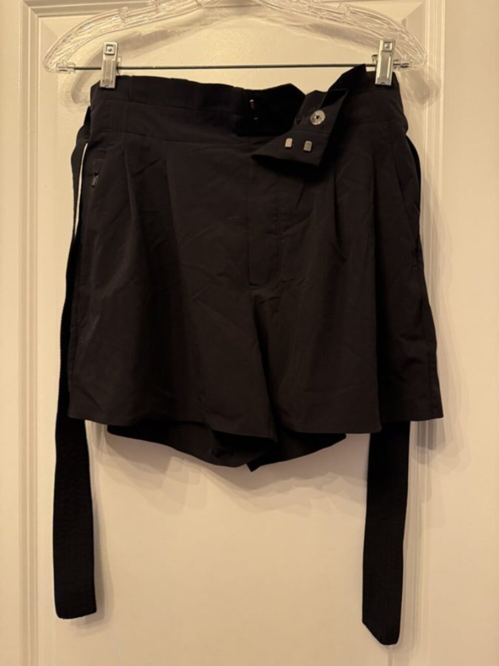 Athleta Skyline Short II Black Paperbag Waist Sz 6